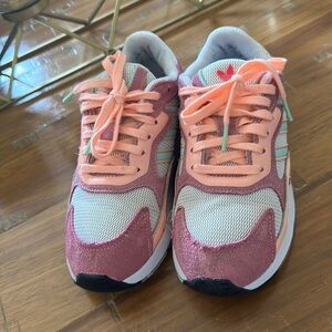 Wore a few times lightly. Size 3